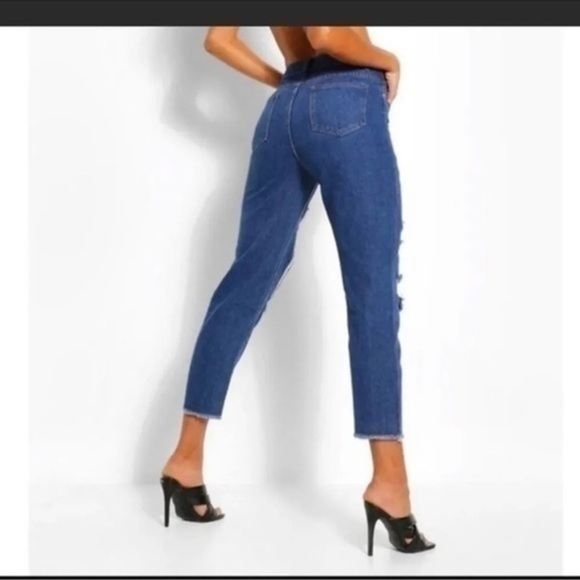NWT Boohoo High Rise Super Distressed Ripped Mom Jeans Size 4 New - Picture 3 of 5